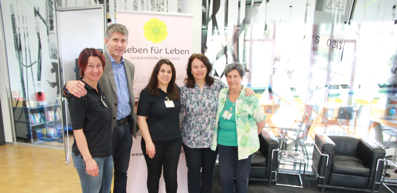Das Team rund um die Typisierungsaktion (v. l.): Susanne Marosch (GfL), Martin Summer, Selen Düz (GfL), Dr. Agnes Thurnher, Herlinde Marosch (GfL) Das Team rund um die Typisierungsaktion (v. l.): Susanne Marosch (GfL), Martin Summer, Selen Düz (GfL), Dr. Agnes Thurnher, Herlinde Marosch (GfL)
